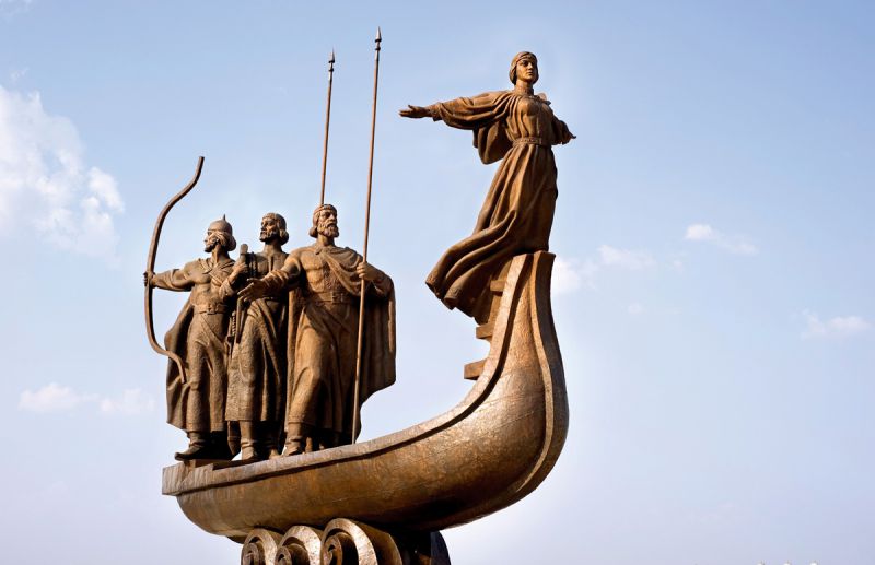 Памятник легендарным основателям Киева - Кию, Щеку, Хориву и их сестре Лыбидь