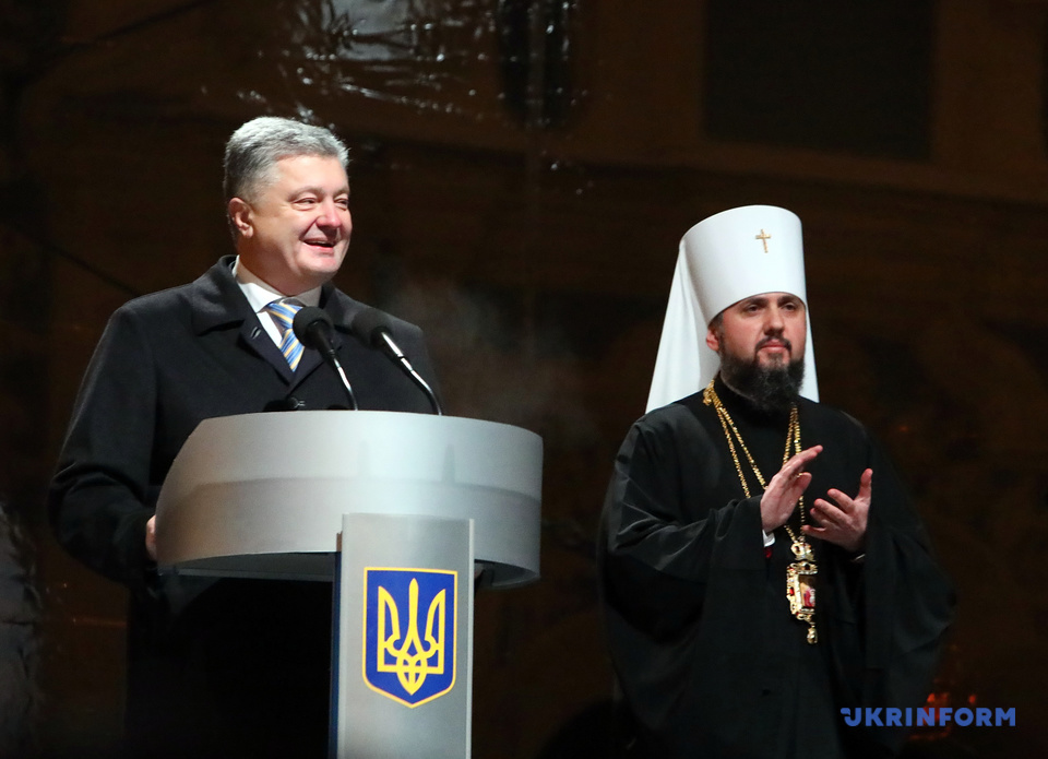 И Украина уже не будет пить, говоря словами Тараса Шевченко, с московской чаши московскую яд, - сказал Президент